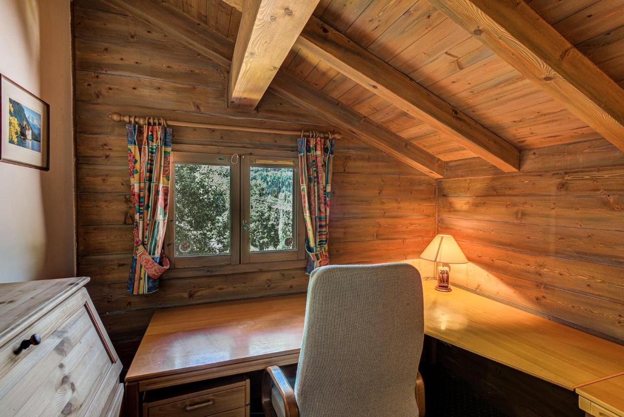 Chalet Blackbushe - Traditional Chalet - Alpes Travel - Sleeps 4-6 Les Houches Exterior photo