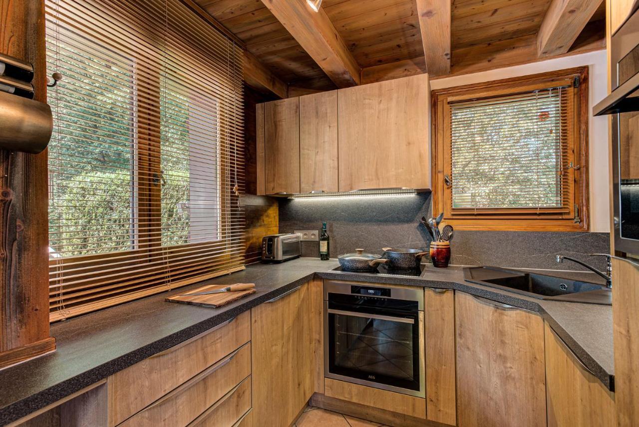 Chalet Blackbushe - Traditional Chalet - Alpes Travel - Sleeps 4-6 Les Houches Exterior photo