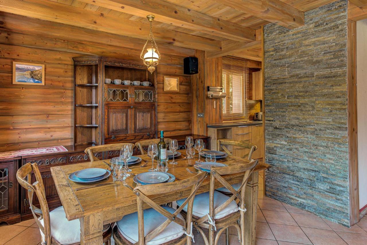 Chalet Blackbushe - Traditional Chalet - Alpes Travel - Sleeps 4-6 Les Houches Exterior photo