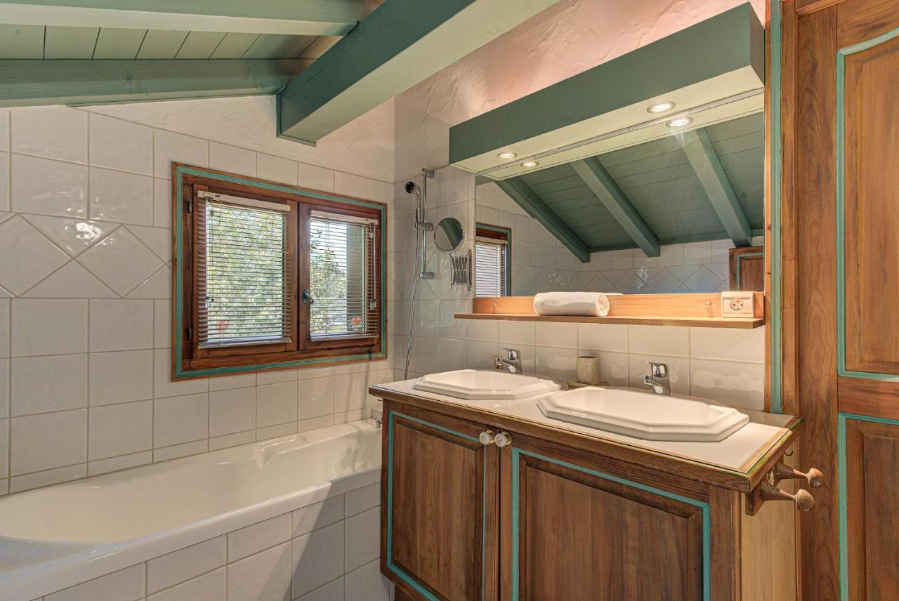 Chalet Blackbushe - Traditional Chalet - Alpes Travel - Sleeps 4-6 Les Houches Exterior photo